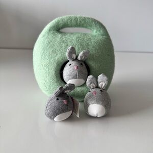 Lovevery Bunnies In A Felt Burrow Babbler Kit 13-15 Months Montessori 3 RABBITS
